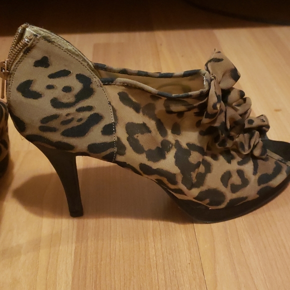 Heels - Picture 3 of 3